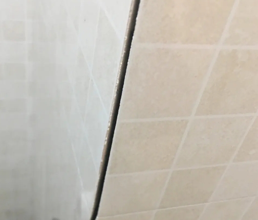 谢通门瓷砖空鼓维修公司分享阳台瓷砖脱落的修复过程可以分为以下几个步骤